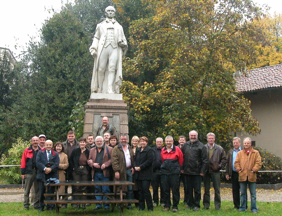 La statua di Lazzaro Spallanzani e il gruppo di fecondatori Europei di cui U.O.F.A.A. è stata fondatrice.